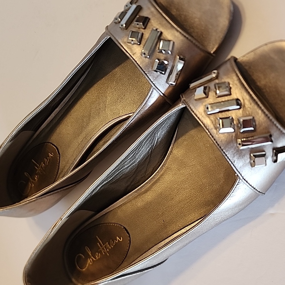 Cole Haan Leather Sleek Elegant Toeless Shoes Light Gold Flat Classy Design